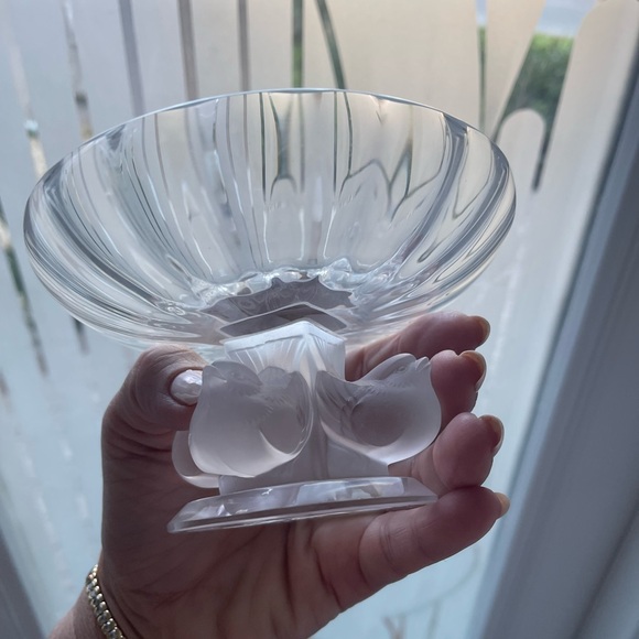 Lalique Crystal Pedestal Bowl with Bird Design 5 1/2” across x 3 3/8” T - Picture 3 of 16